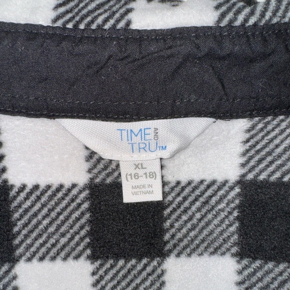 Time&Tru Soft Black and White Plaid Longsleeve Flannel - Picture 2 of 4